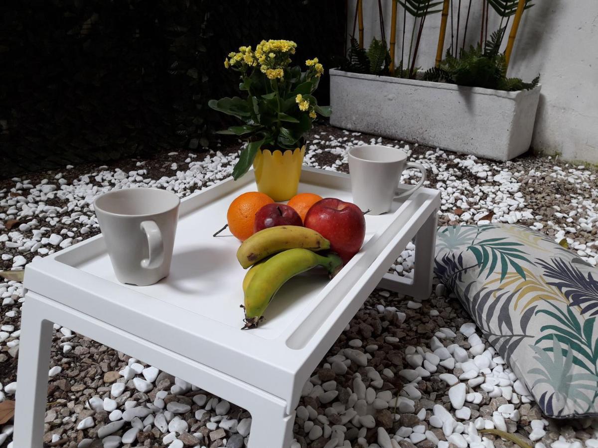 Kolonaki Luxury Backyard Studio Atene Esterno foto